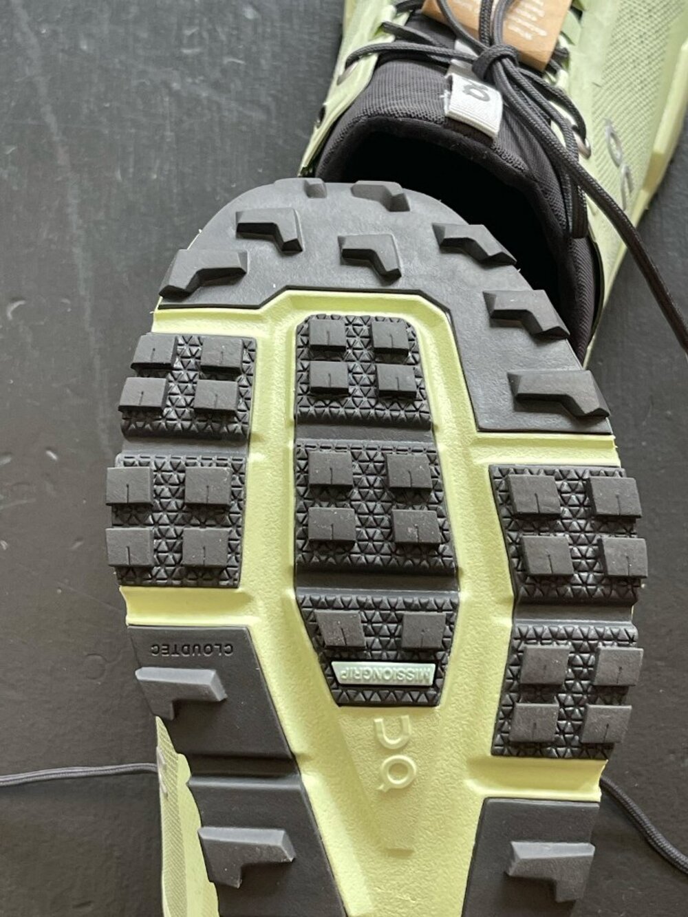 ON Women´s Cloudultratrail running shoe Vine/Meadow-US 9.5-EU 41 - Picture 5 of 11